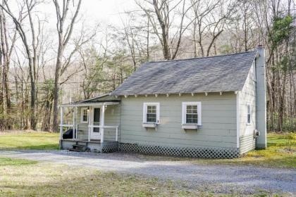 Camelback cottage   on ONE ACRE  near local attractions tannersville